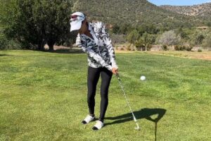 Say Goodbye to Chipping Anxiety: Effortless Technique for Consistent Shots
