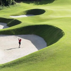 Mastering the Course: Understanding Fairway vs. Greenside Bunkers!