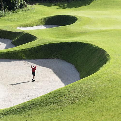 Mastering the Course: Understanding Fairway vs. Greenside Bunkers!