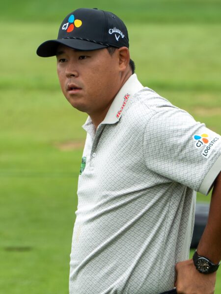 Si Woo Kim hits, then celebrates longest hole-in-one in major championship history – FOX Sports