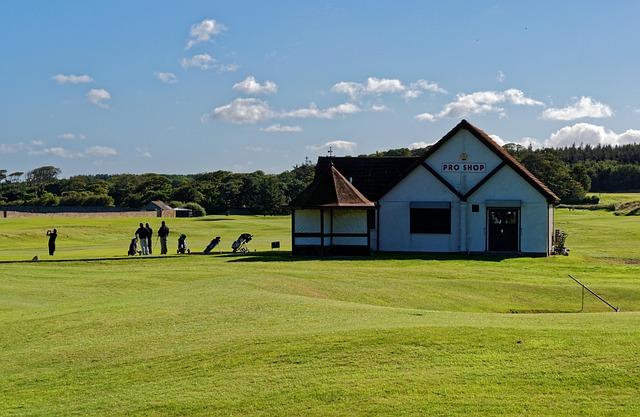 Pro Golfer’s Heartbreaking Shot Captured in Unbelievably Unlucky Moment