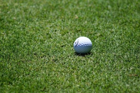 Is It Okay to Switch Golf Balls Between Holes? What You Need to Know